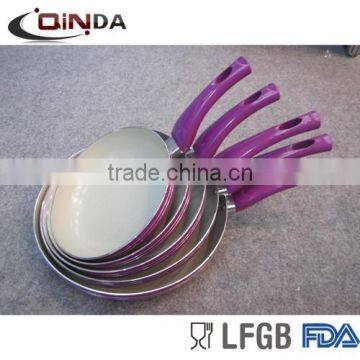 Ceramic frying pan with honey comb inside