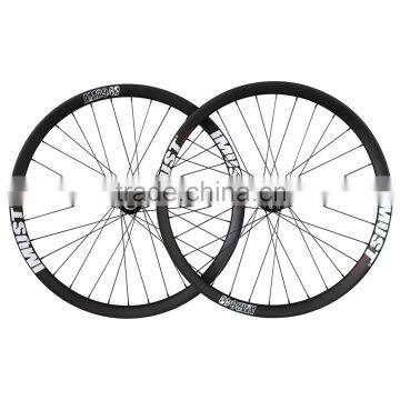 2016 Durable MTB bike carbon wheels 29 40mm width hookless all mountain Wheels