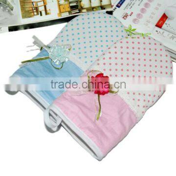 OEM china new style duck tongue shape printed dot cute kitchen towel oven mitts