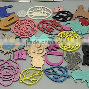 18-40mm 18-40mm Painted Wood Pendants