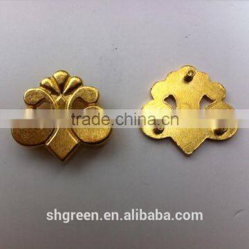 Custom metal tags with legs for bags