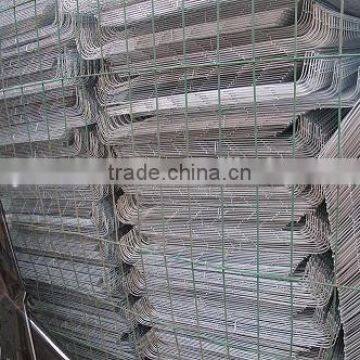 The Galvanized Wire Mesh Chicken Cage