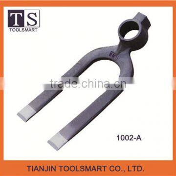 3 Prong Carbon Steel Garden Fork Hoe With Wooden Handle photo-5