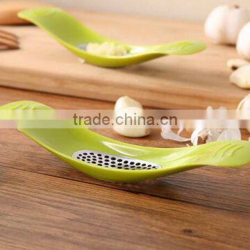 CY178 New Arrived Convient Cooking Tools Novelty Kitchen Garlic Press photo-3
