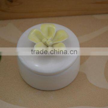 Hot Sale Porcelain Jewelery Box With Flower Shape Design photo-3