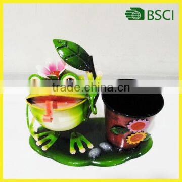 Round shaped frog metal flower pot for special