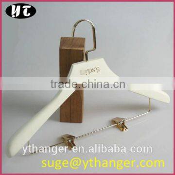 W8010 White Wood Coat Hanger Non Slip Clothes Hanger
