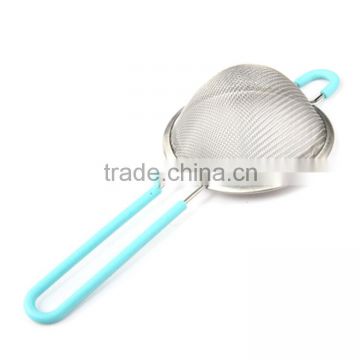 plastic mesh strainer with silicone cover handle