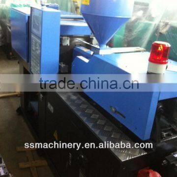 Small precision 32Ton injection moulding machine