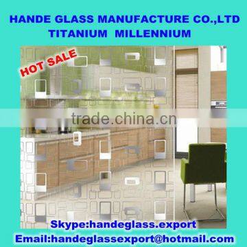 Different sizes of deep-etched pattern glass