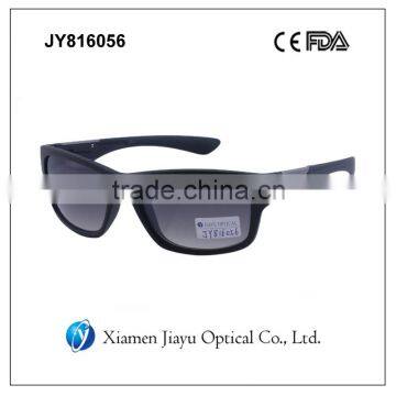 square lens sports sunglasses with metal thing