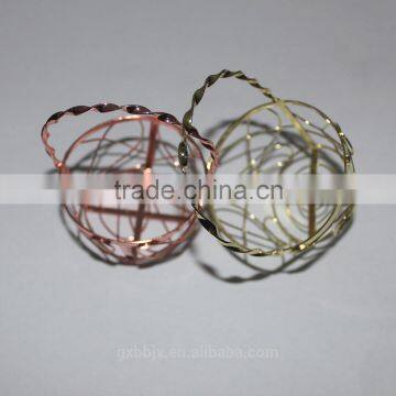 Small Metal Wire Storage Basket With Handle photo-5