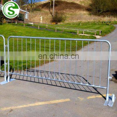 Galvanized Road Safety steel Barricade Temporary interlocking steel crowd control barriers