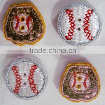 Embroidered button set