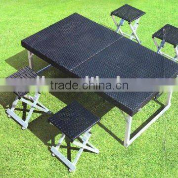 Folding table