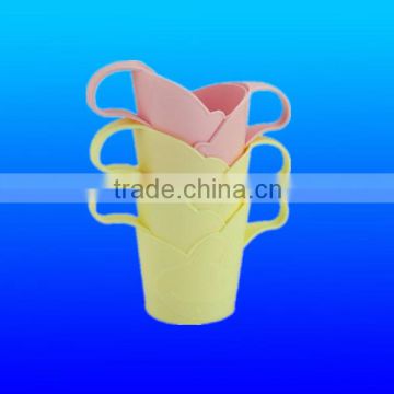 Plastic water cup saucer with handle