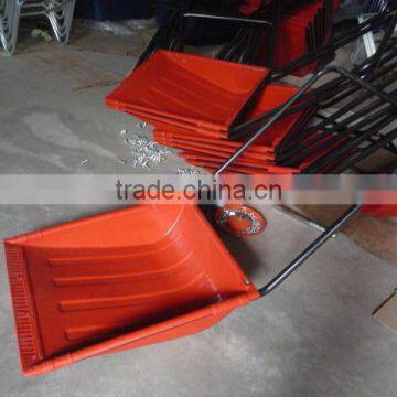 Big scoop snow shovel with wear strip TP-005