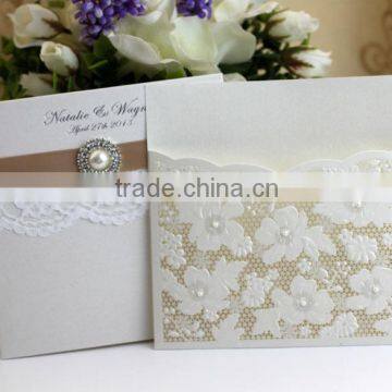 2015 Hot Sales Square Luxury Laser Cut Lace Wedding Invitations with Ribbon and Buckle