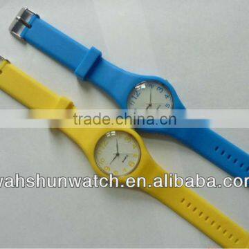 2013 factory custom cheap sports promotion gifts waterproof silicone watches own logo