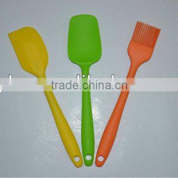 Spatula & brush for one set with steel handle covered by silicone