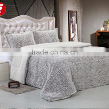 comforter bed linen and quilt cover set made of faux fur fabric