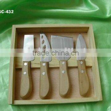 4 PCS Cheese tools set in wooden box - NEW