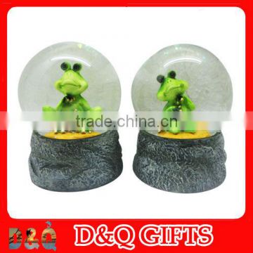 polyresin frog snow globe