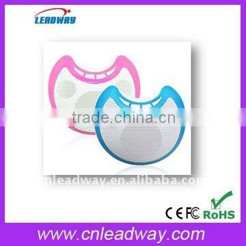 smile face shaped speaker box