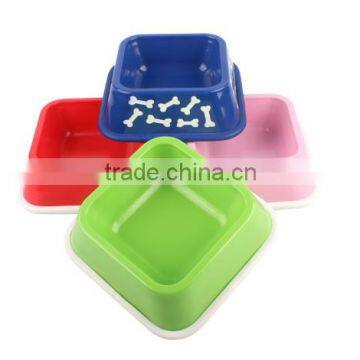 covered pet food bowl