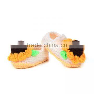 Beautiful Sunflower Free Crochet Shoes Pattern for Baby photo-4
