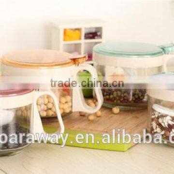 High quality round storage glass jar with plastic lid and spoon