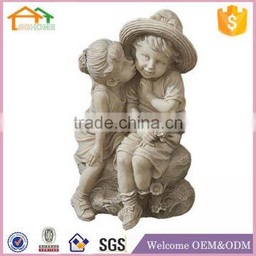 Factory Custom made best home decoration gift polyresin resin kissing statue