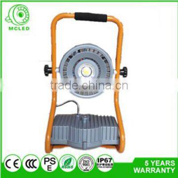 30W COB Bridgelux LED Moveable Working Light 7.5 Hours Working Tool IP67 Rechargeable Lamp
