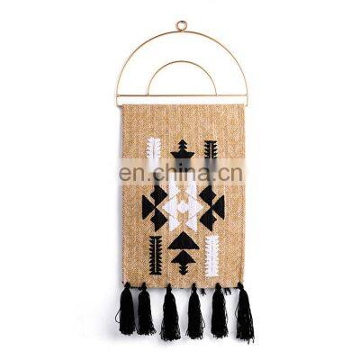 K&B hot sale imitation straw in PE golden metal material hang flag wall art hanging decoration