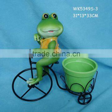 Resin frog with metal flower pot bicycle decorative garden