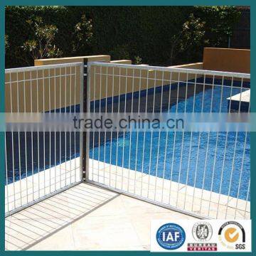 retractable pool fence