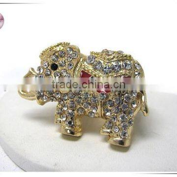 Crystal stud elephant stretch ring