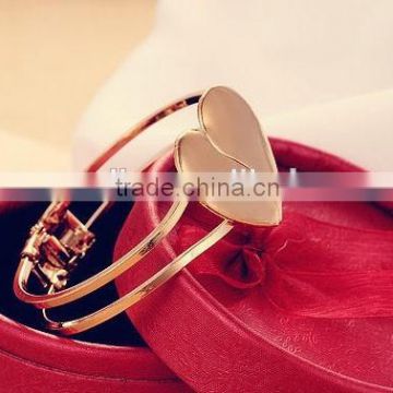 2015 Hotting sale cute gold heart bracelet/bangle , charm heart bracelet/ bangle for girls