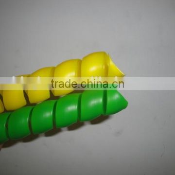 Flexible spiral guard/sleeve for hydraulic hose