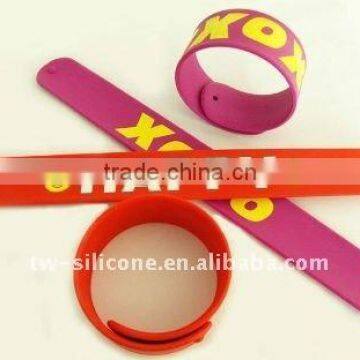 245*22mm Silk-screen Printing Rubber Slap Bands With Logo