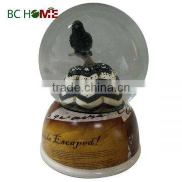 2015 New design Halloween snow globe with crow inside