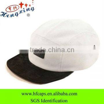 White and black hat with leather patch cheap plain custom 5 panel cap hat