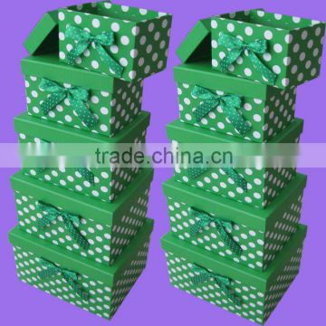 Green Square storage box with bow