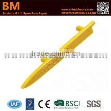 898743,Escalator Comb Finger End Yellow RH