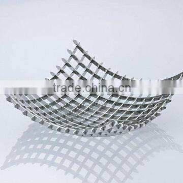 Irregular mesh metal fruit tray