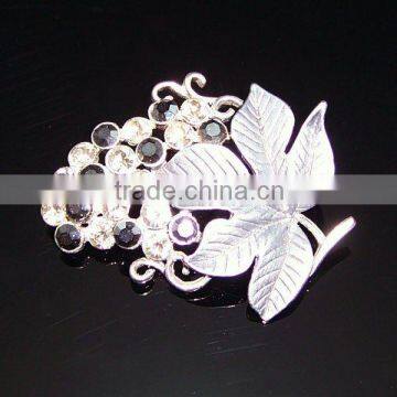 fruit-shaped metal brooch with rhinestone ha18-06