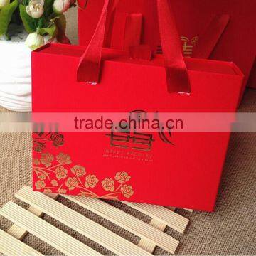 red gift packaging