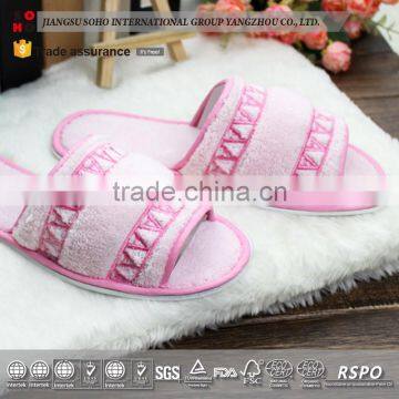 2017 new high quality customized hotel slipper manufacturer