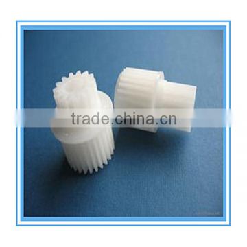 white small toy plastic worm gears