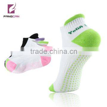 China Manufacturer New 2014 Winter Warm Own Design Low Cut Terry cotton Yoga Socks Anti slip Socks for Women